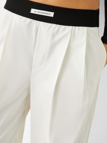 Bershka Wide leg Pleat-Front Pants in White