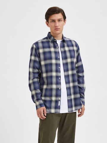 SELECTED HOMME Regular fit Button Up Shirt in Blue: front