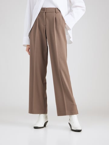 Loosefit Pantalon à plis rosemunde en marron : devant