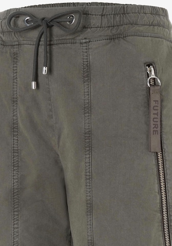 MAC Tapered Pants in Green