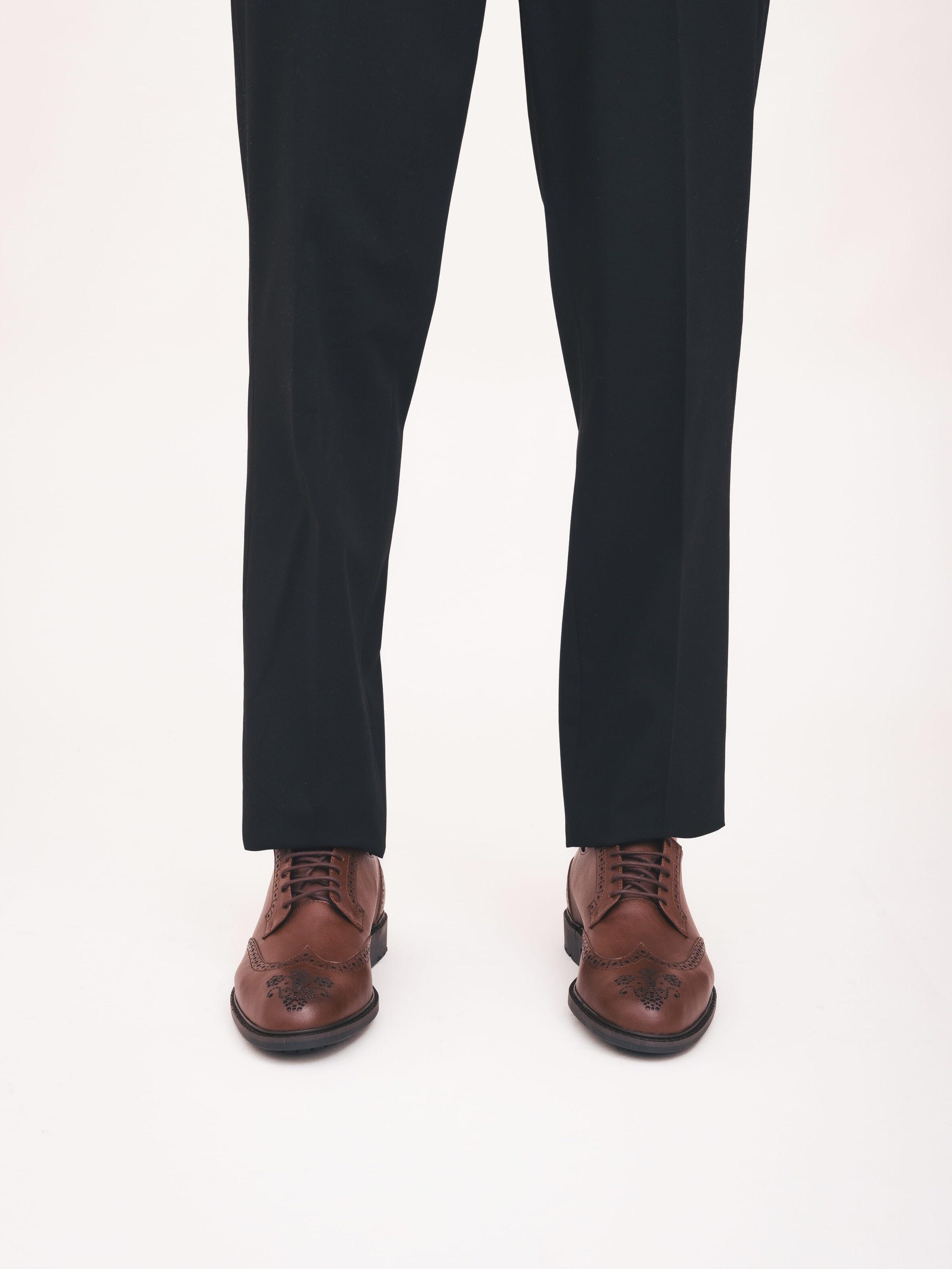 Chaussure à lacets 'GAEL' nae Vegan Shoes en marron : devant