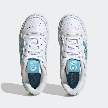 Baskets ADIDAS ORIGINALS en blanc