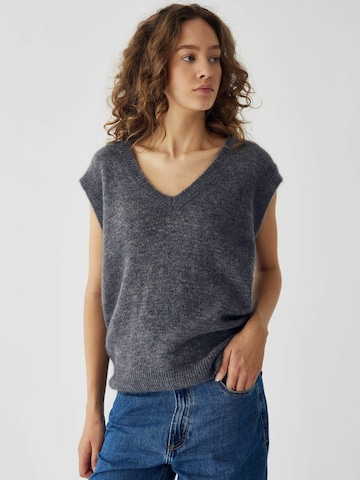 Noella Vesta ' N-Leatrice Knit Vest ' – šedá: přední strana