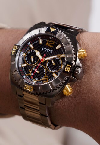 Montre à affichage analogique 'TRACTION' GUESS en gris : devant