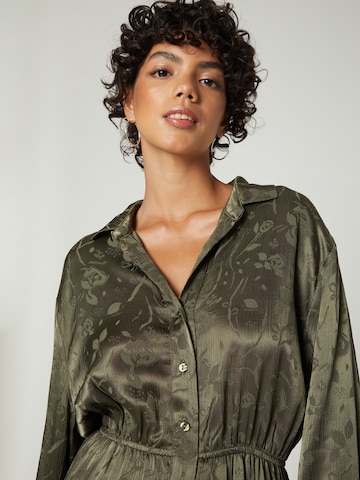A LOT LESS Платье-рубашка 'Mona' в Зеленый