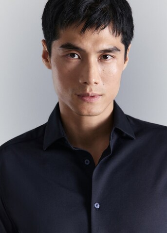 MANGO MAN Regular Fit Hemd 'Adana' in Blau