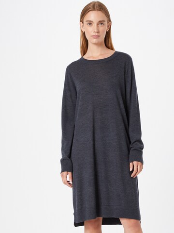 basic apparel Плетена рокля 'Vanja' в сиво: отпред