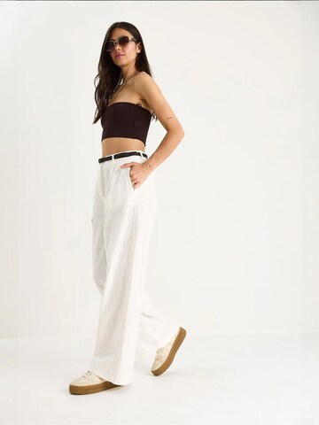 Bianco Lucci - Loosefit Calças com pregas em branco