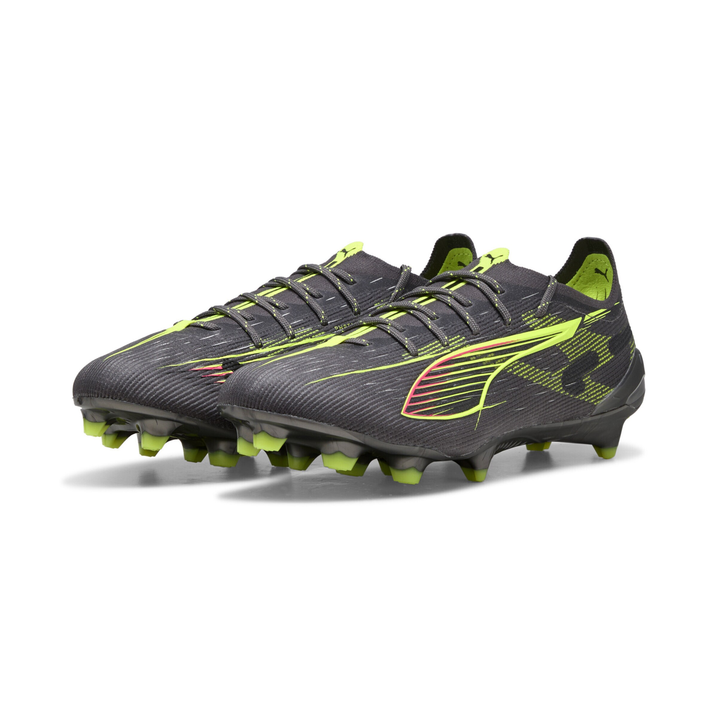 Chaussure de foot 'Ultra 5 Ultimate' PUMA en gris