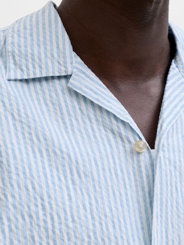 JACK & JONES Comfort Fit Skjorte 'Hawaii' i blå