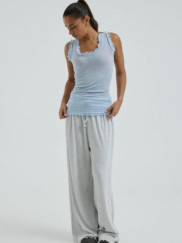 Seamless Basic Top ' Flounce ' in Blauw