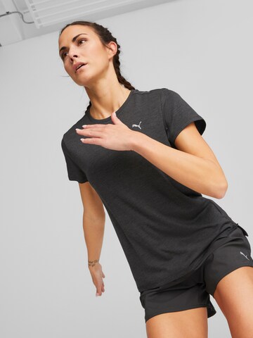 T-shirt fonctionnel PUMA en noir : devant