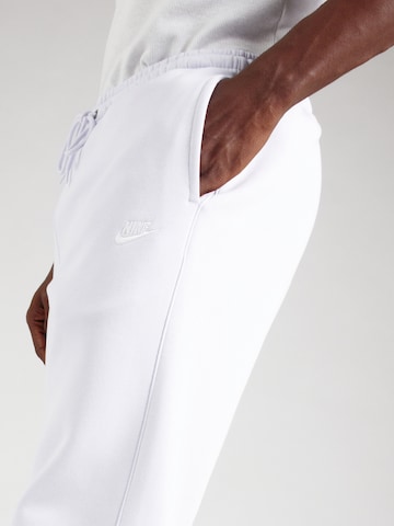 Nike Sportswear - Tapered Pantalón 'CLUB' en lila