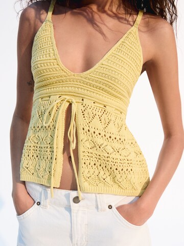 Bershka Knitted top in Yellow
