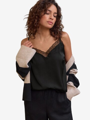 Next Top in Black