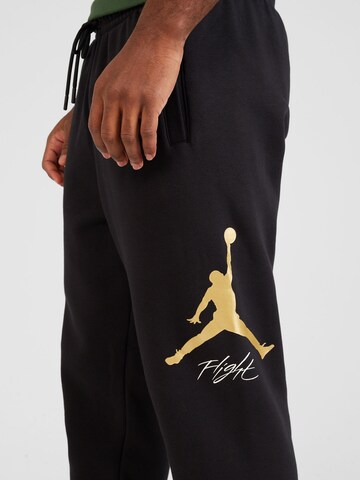 Tapered Pantaloni 'ESS' di Jordan in nero