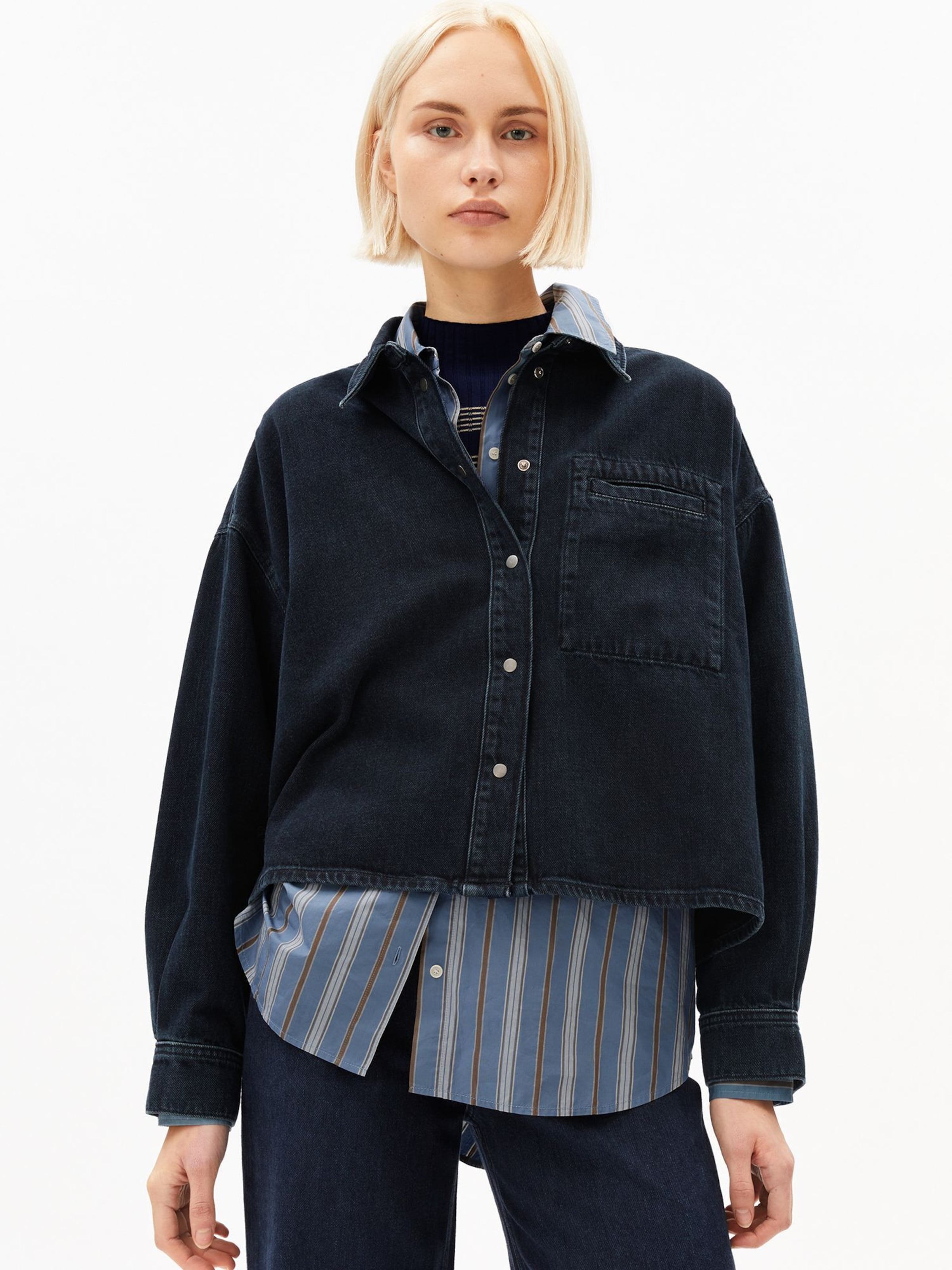 ARMEDANGELS Tussenjas in Blauw: voorkant