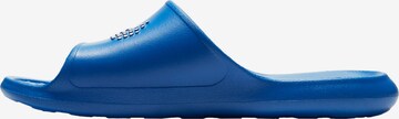 Claquettes / Tongs 'Victori One' Nike Sportswear en bleu : devant