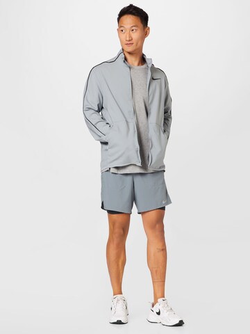 NIKE Sportsweatjacke in Grau