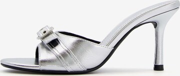 Bershka Pantolette in Silber: predná strana