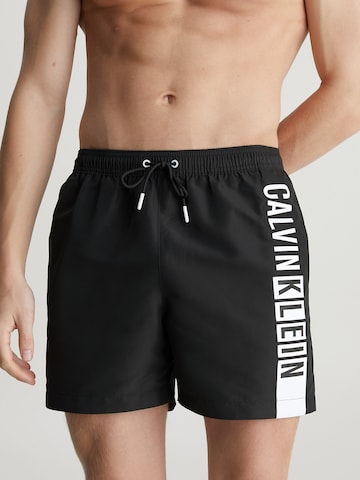 Shorts de bain 'Intense Power' Calvin Klein Swimwear en noir : devant