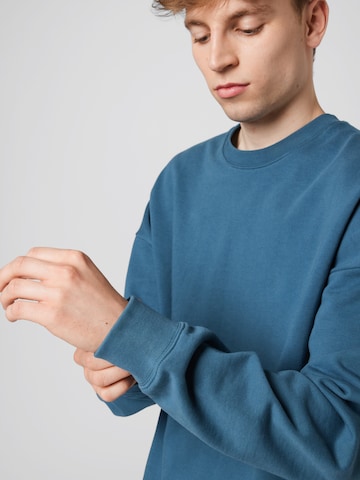 ABOUT YOU x Alvaro Soler Sweatshirt 'Pierre' in Blauw