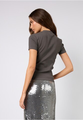 Maglietta 'Love Season' di OH APRIL in grigio