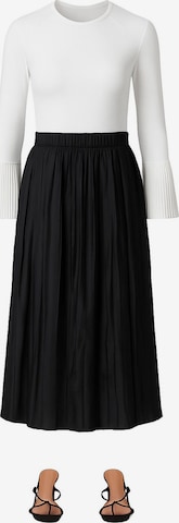Touche Prive Skirt in Black: front