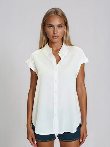 Funky Buddha Bluse in Weiß: Vorderseite