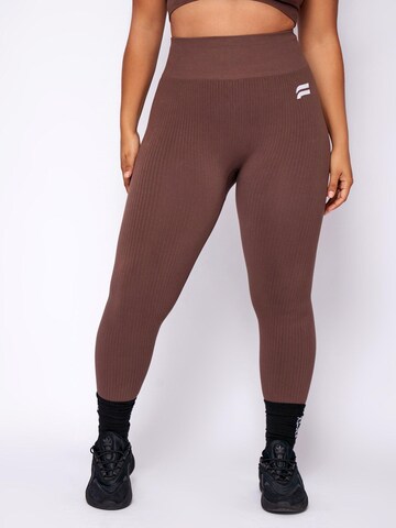 Fortex Fitness Skinny Leggings 'Essential' in Braun: Vorderseite