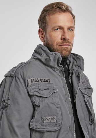 Brandit Демисезонная куртка 'Giant' в Серый