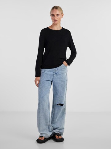 Pull-over PIECES en noir