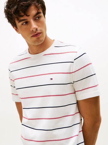 balta TOMMY HILFIGER Marškinėliai 'ESS SEASONAL'