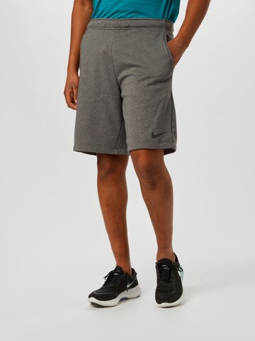 NIKE Normální Sportovní kalhoty – šedá: přední strana