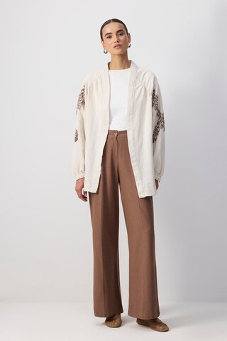 Kimono Touche Prive en beige : devant