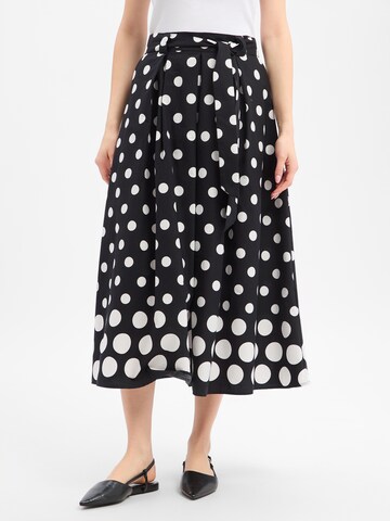 MORE & MORE Skirt in Black: front