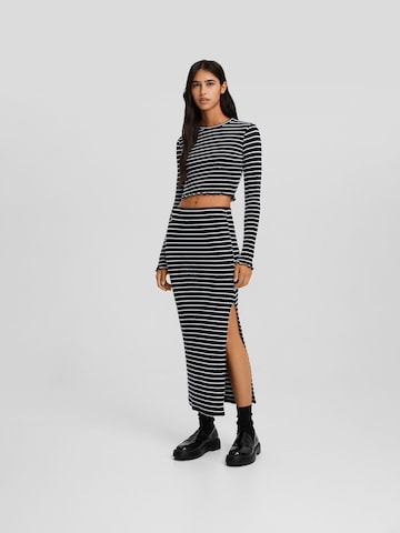 Pulover de la Bershka pe negru