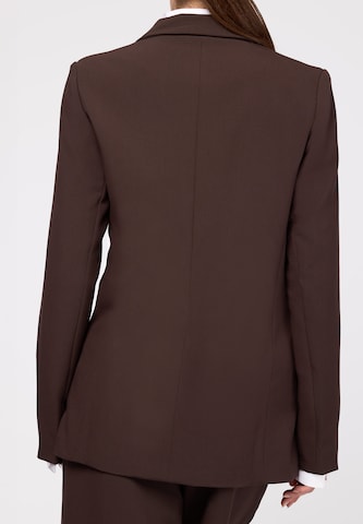 Suri Frey Blazers ' SFY Freyday ' in Bruin