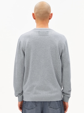 ARMEDANGELS Neulepaita 'LOUKAA' värissä harmaa