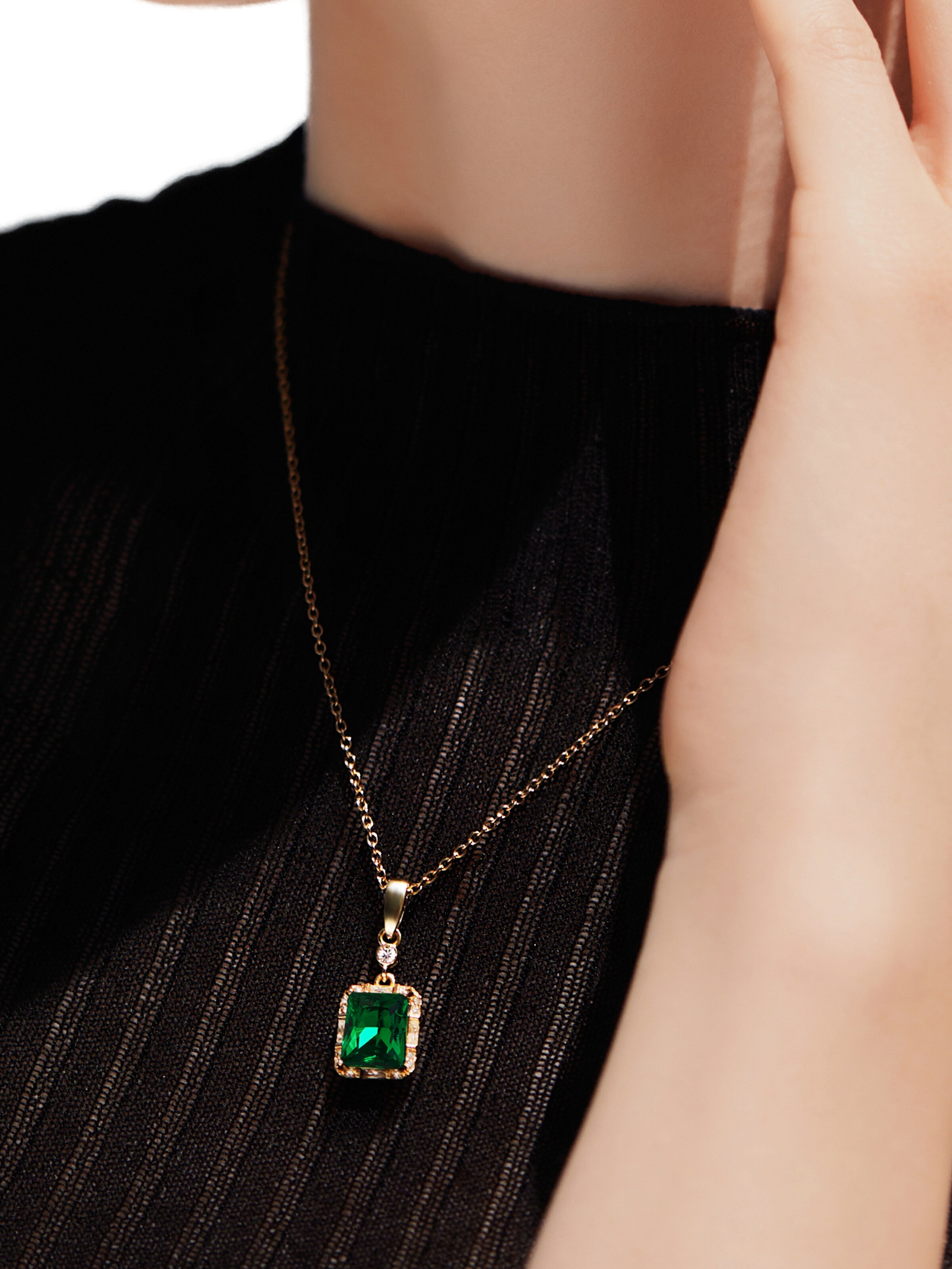 Victoria Hyde - Colar 'Vladimir' em ouro: frente