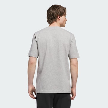 ADIDAS SPORTSWEAR - Camiseta 'Holiday Shop' en gris