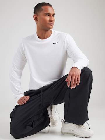 Tricou funcțional de la NIKE pe alb: față