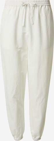 DAN FOX APPAREL - Tapered Calças 'Luca' em branco: frente