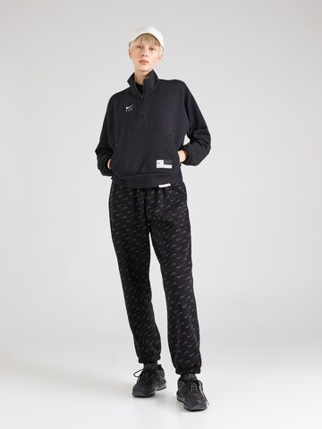 NIKESportska sweater majica 'NOVELTY' - crna boja