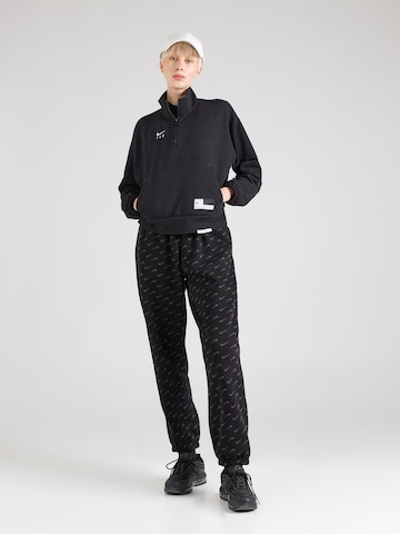 NIKE Sport sweatshirt 'NOVELTY' i svart