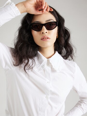 Monki - Blusa en blanco