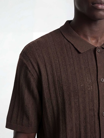 TRAPP Средняя посадка Рубашка в Коричневый