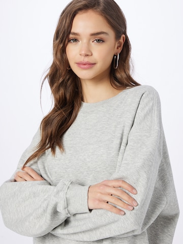 WEEKDAY Sweatshirt 'Essence Standard' i grå