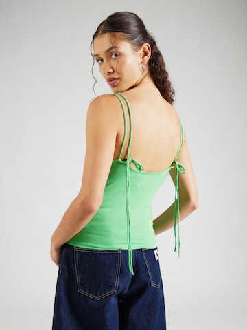 Top 'Rylie' de la WEEKDAY pe verde