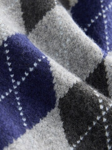 Next Pullover in Grau